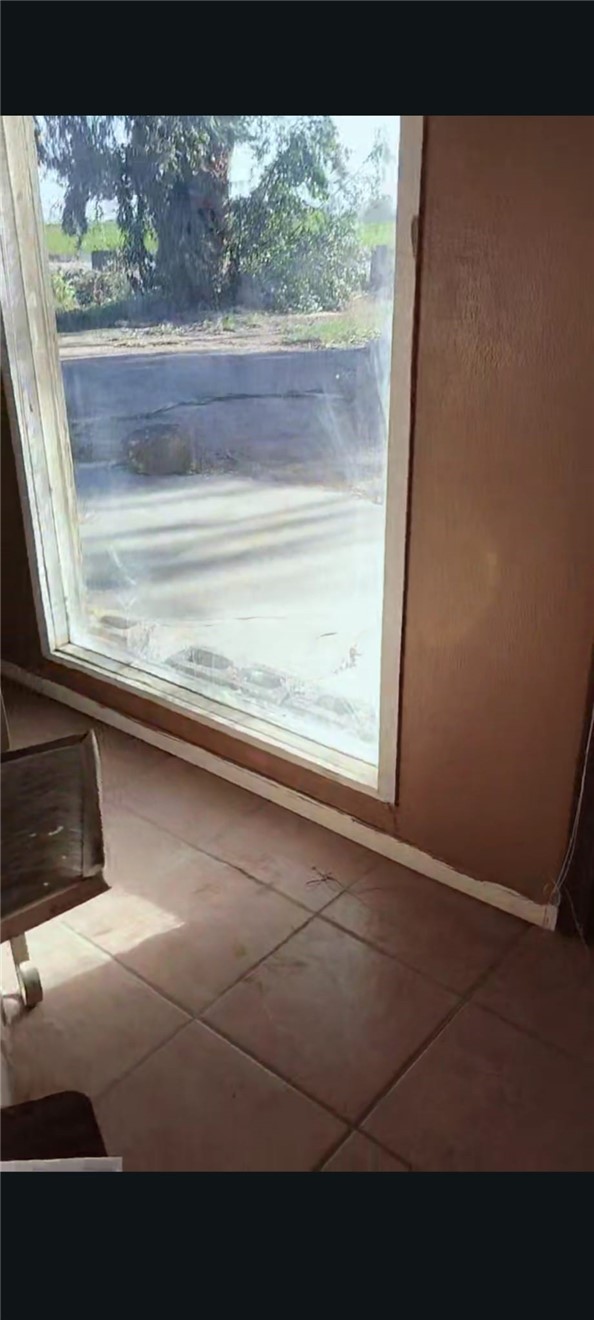 10575 Defrain Property Photo 7