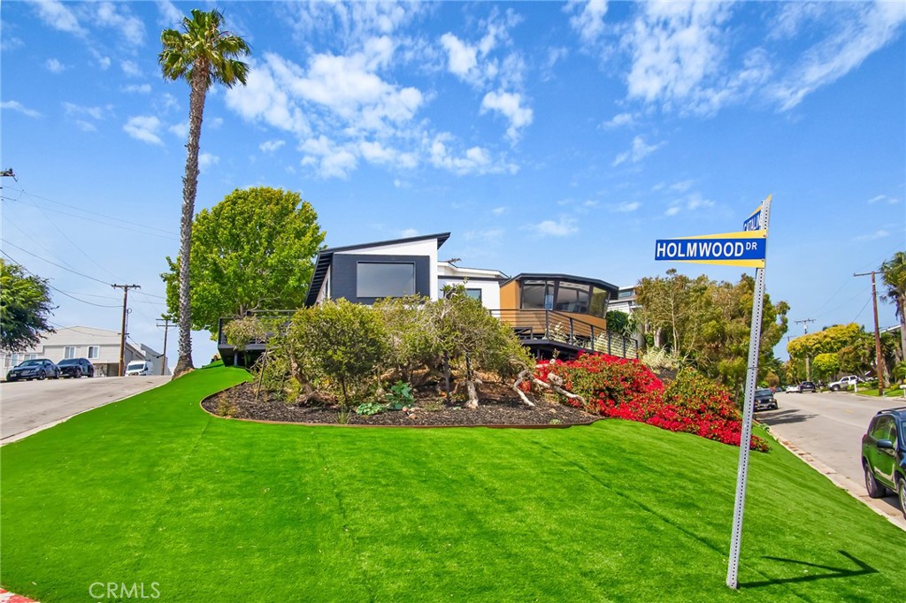 300 Holmwood Drive Property Photo 3