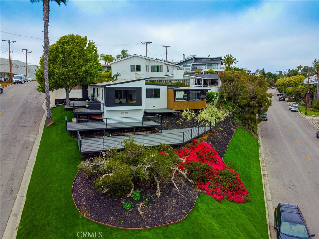 300 Holmwood Drive Property Photo 4