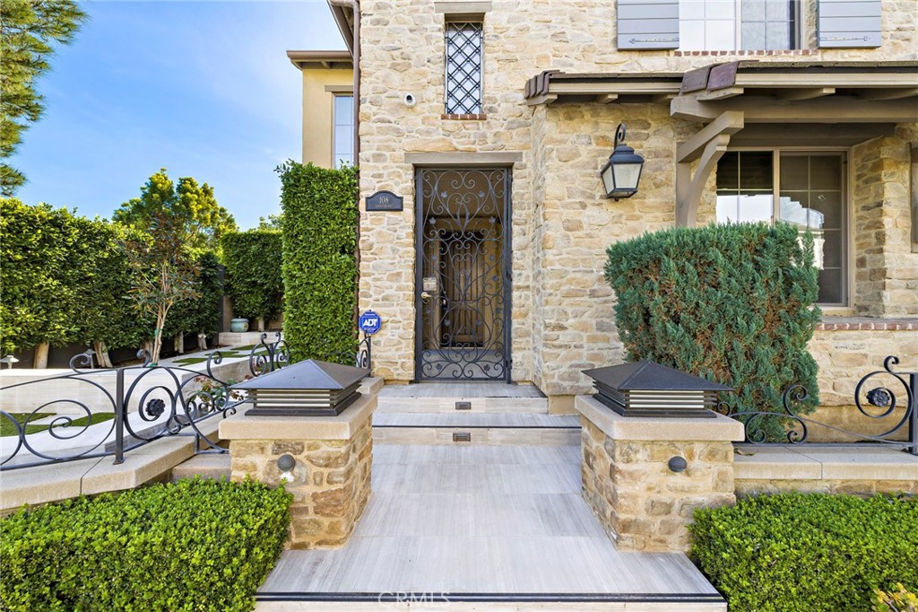 108 Grassblade Property Photo 3