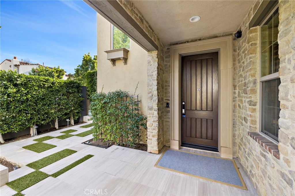 108 Grassblade Property Photo 4