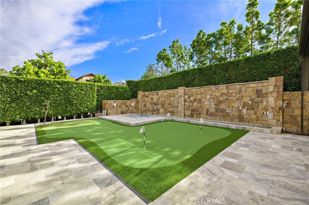 108 Grassblade Property Photo 7