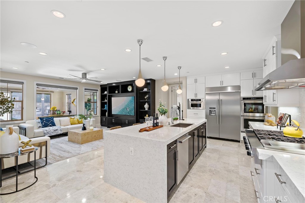 108 Grassblade Property Photo 10