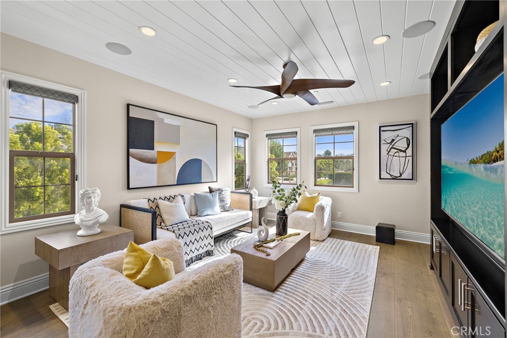 108 Grassblade Property Photo 23