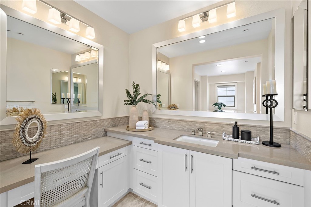 108 Grassblade Property Photo 29