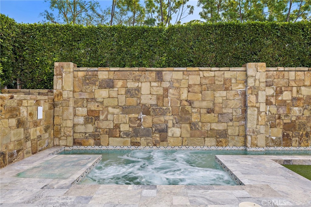 108 Grassblade Property Photo 34