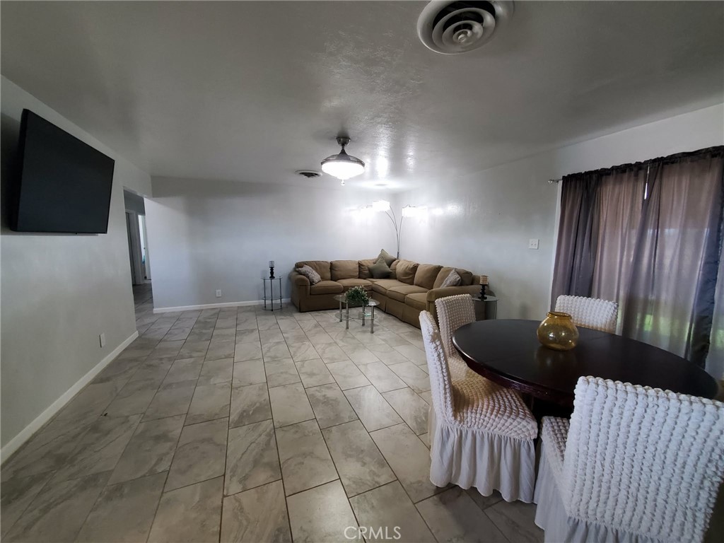 1007 N Broadway Property Photo 5