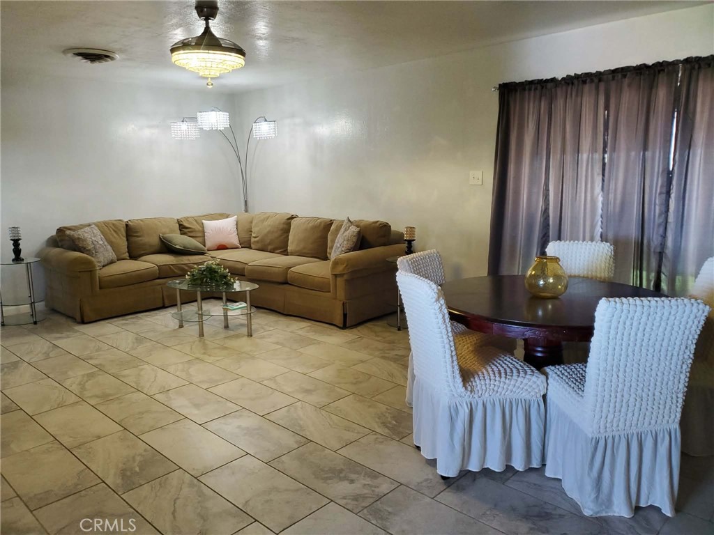 1007 N Broadway Property Photo 6