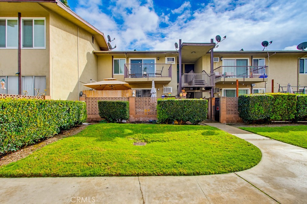 1860 W Glenoaks L Property Photo