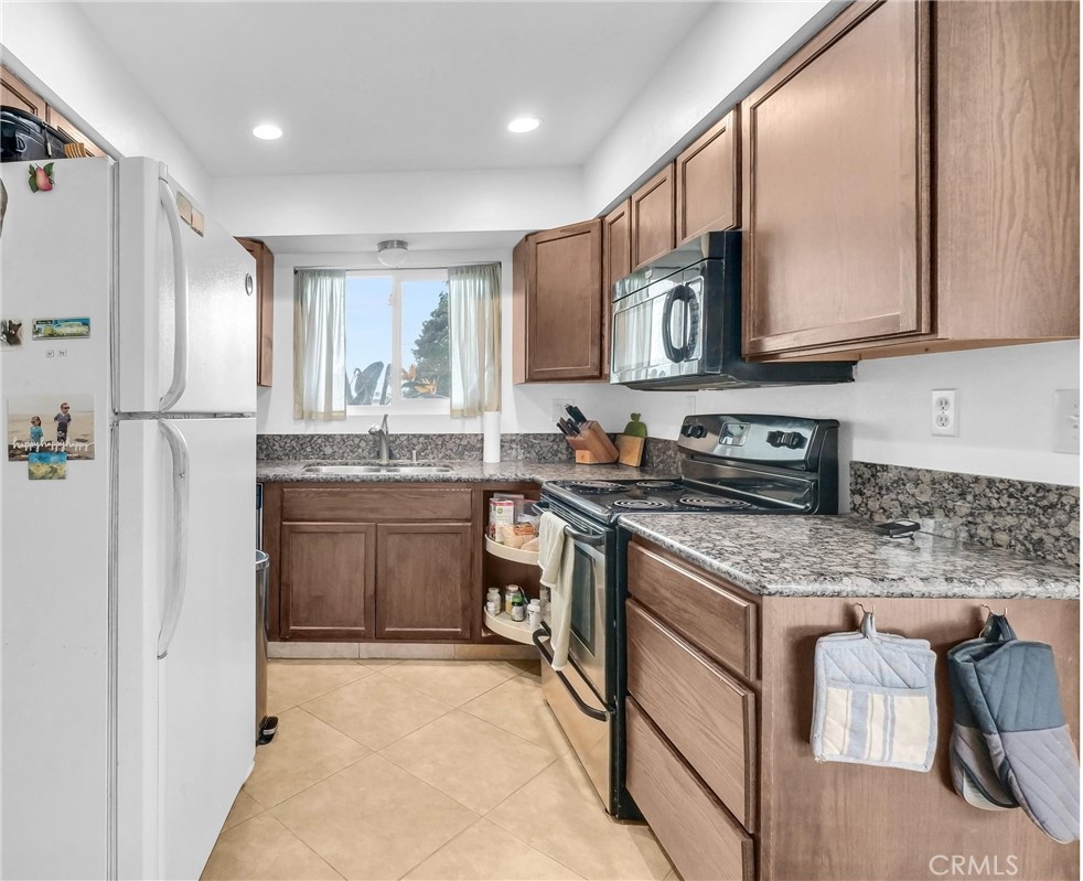 855 N Lemon Street 6 Property Photo 6