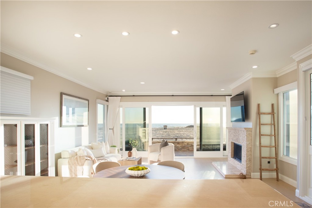 2712 W Oceanfront Property Photo 7
