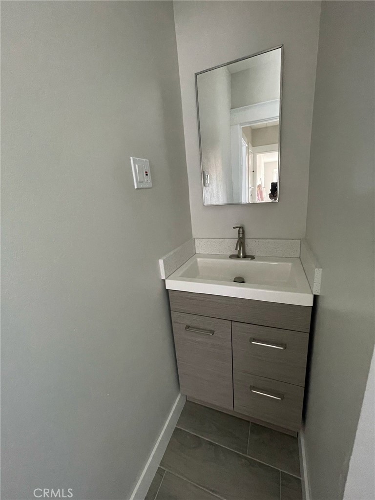 604 S Van Ness Avenue Property Photo 3