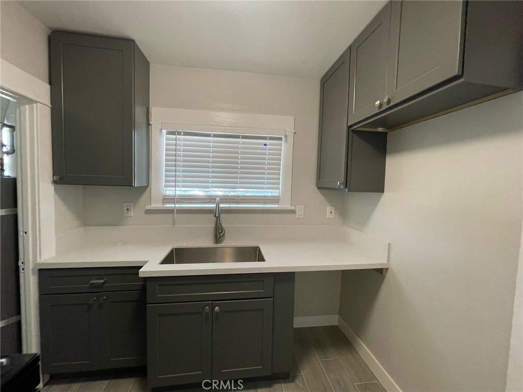 604 S Van Ness Avenue Property Photo 7