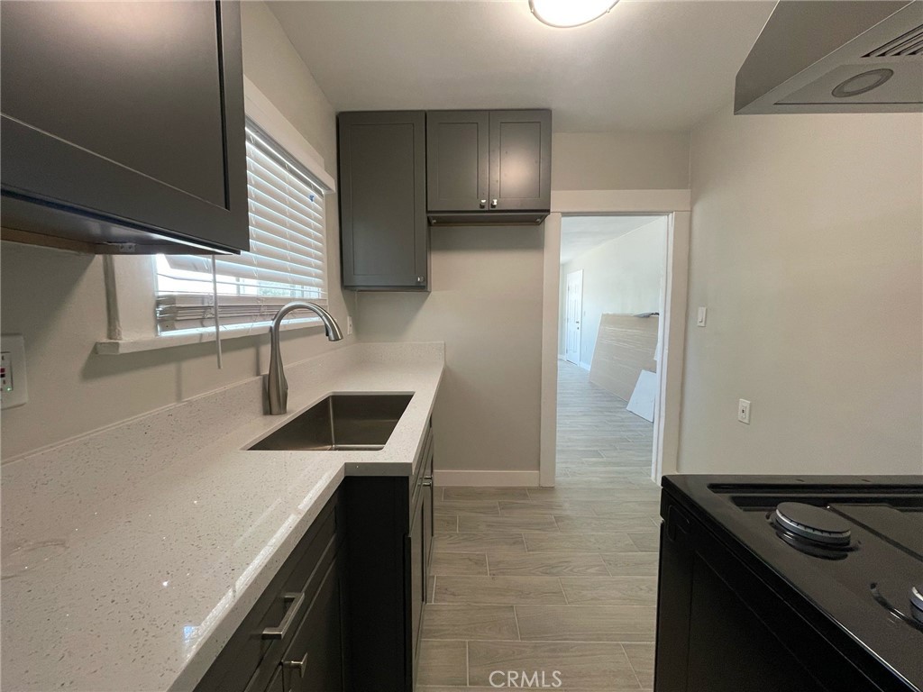 604 S Van Ness Avenue Property Photo 8