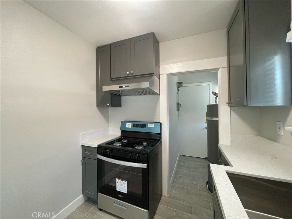 604 S Van Ness Avenue Property Photo 9