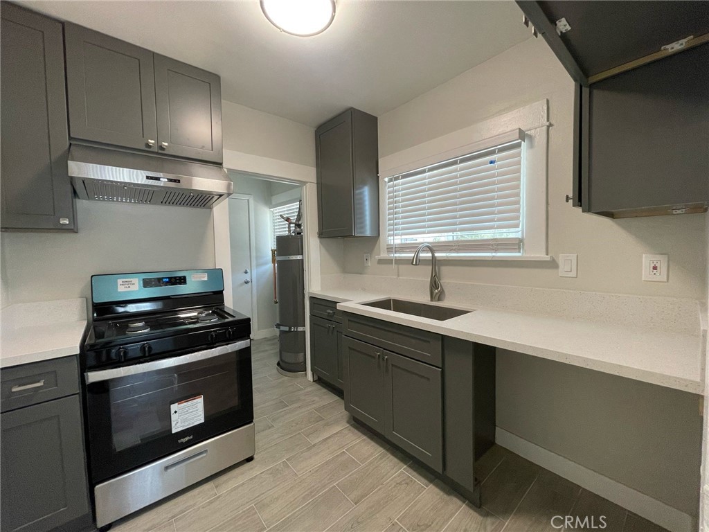 604 S Van Ness Avenue Property Photo 10