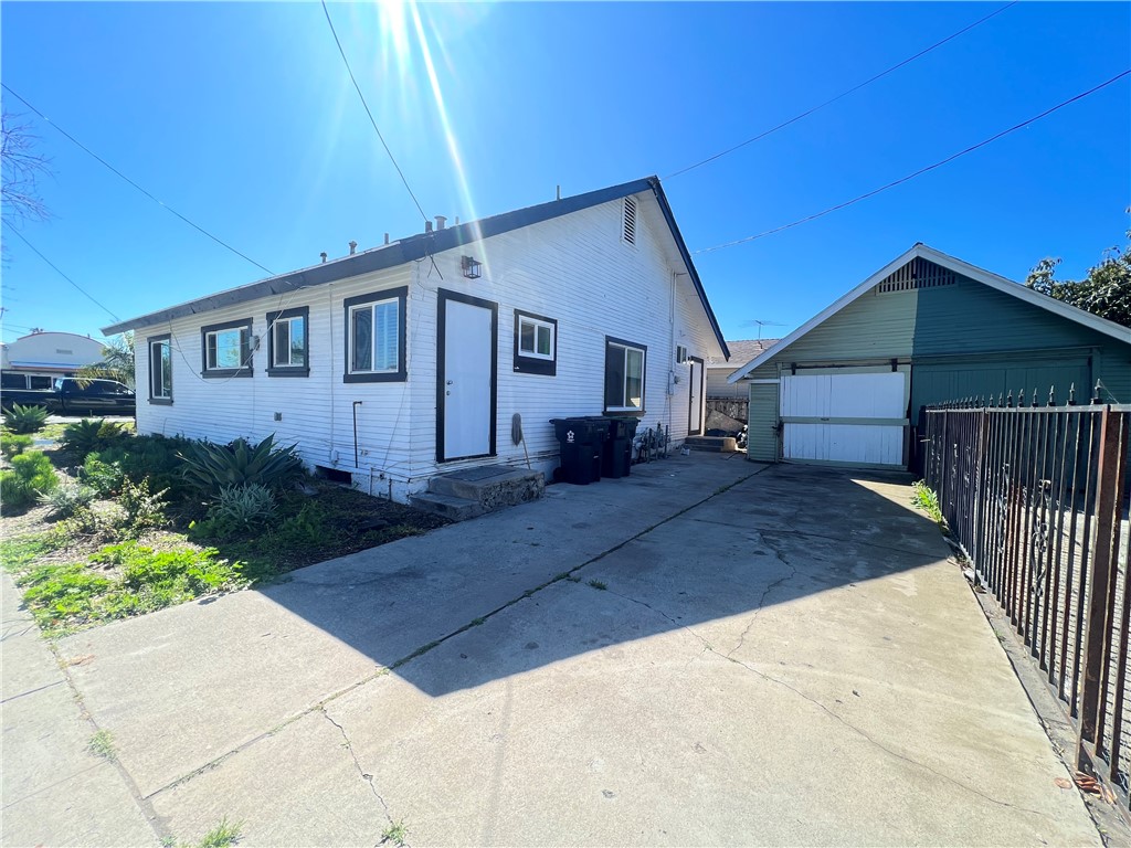604 S Van Ness Avenue Property Photo 30