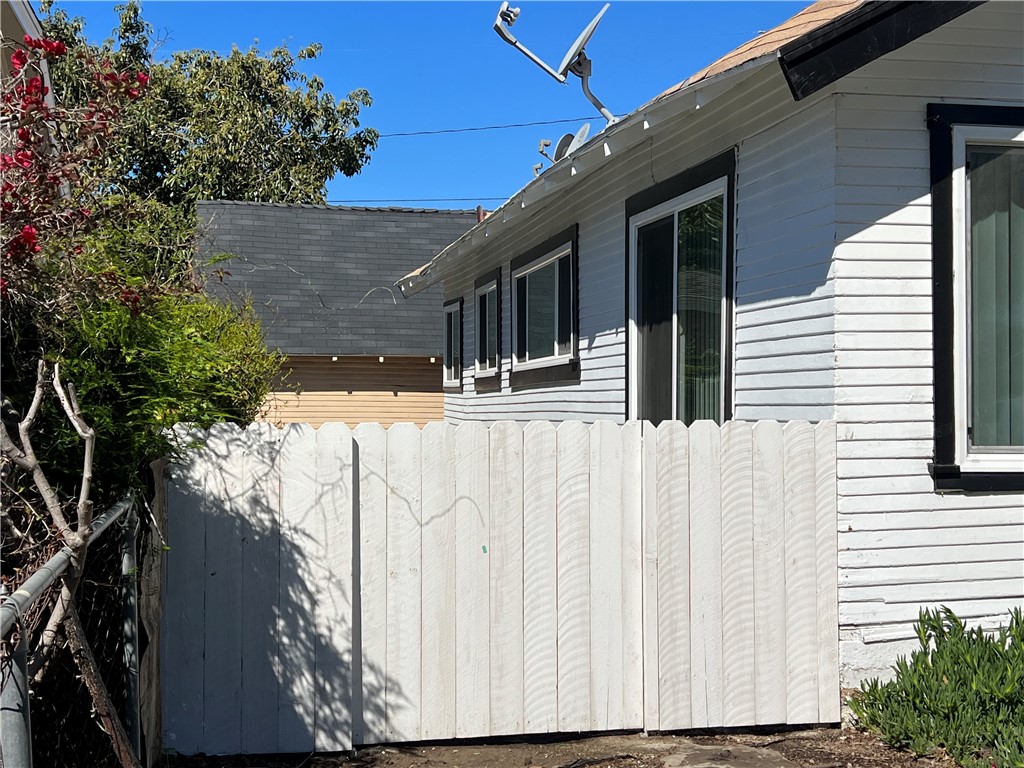 604 S Van Ness Avenue Property Photo 32