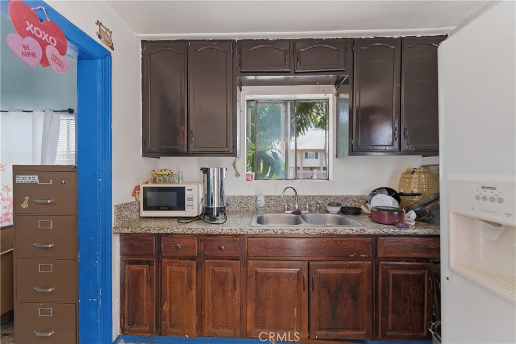 5564 Gage Avenue Property Photo 12