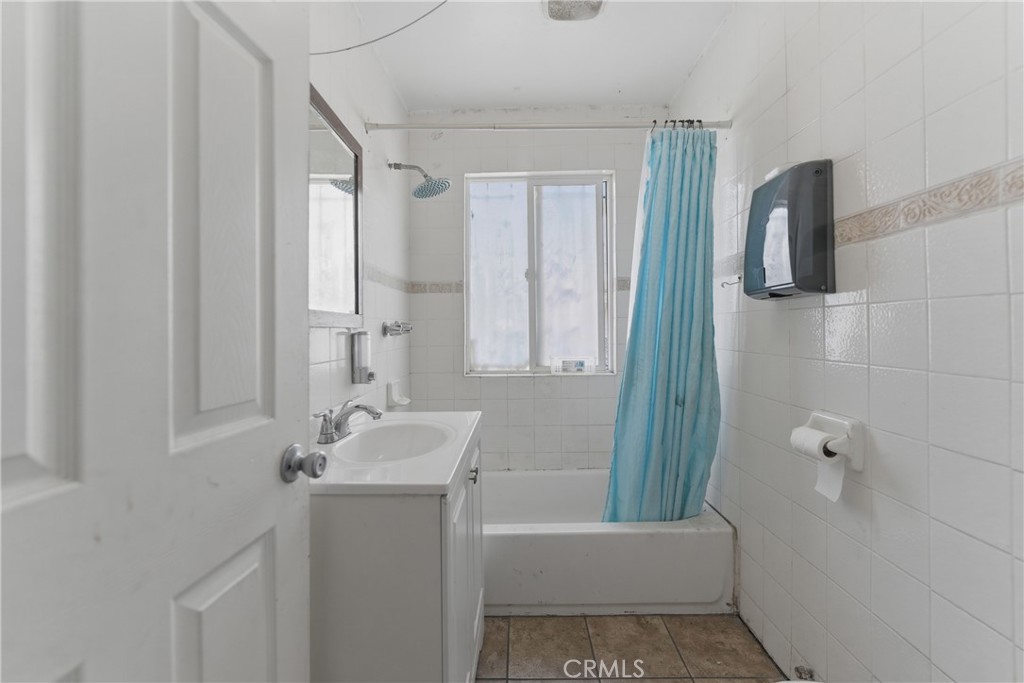 5564 Gage Avenue Property Photo 15