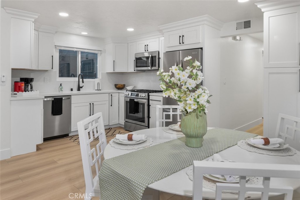 114 1/2 Onyx Property Photo 9