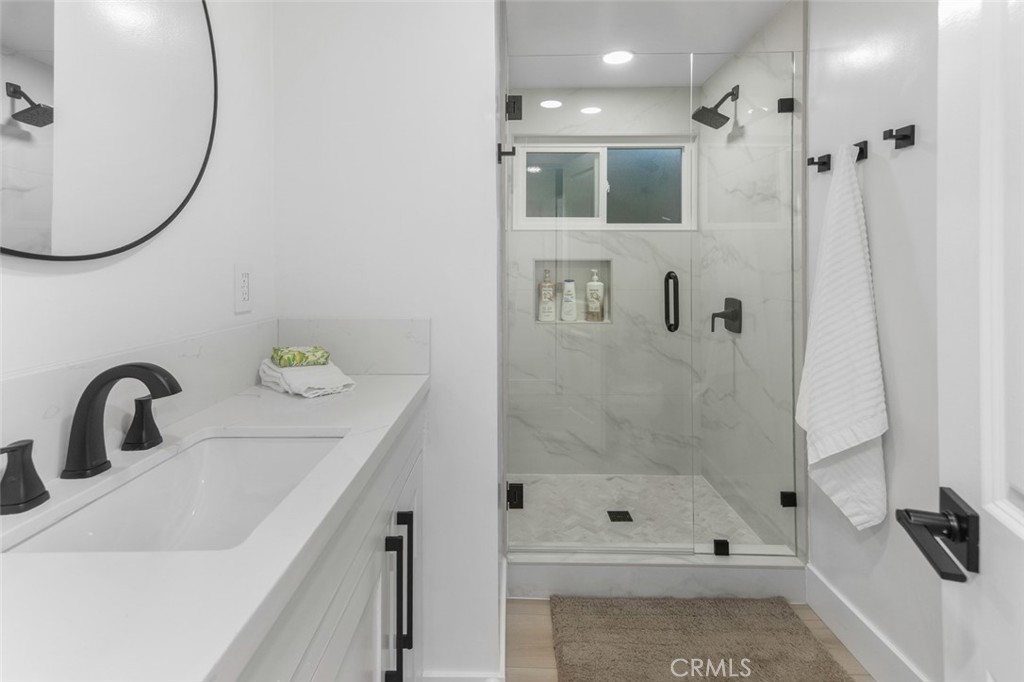 114 1/2 Onyx Property Photo 18