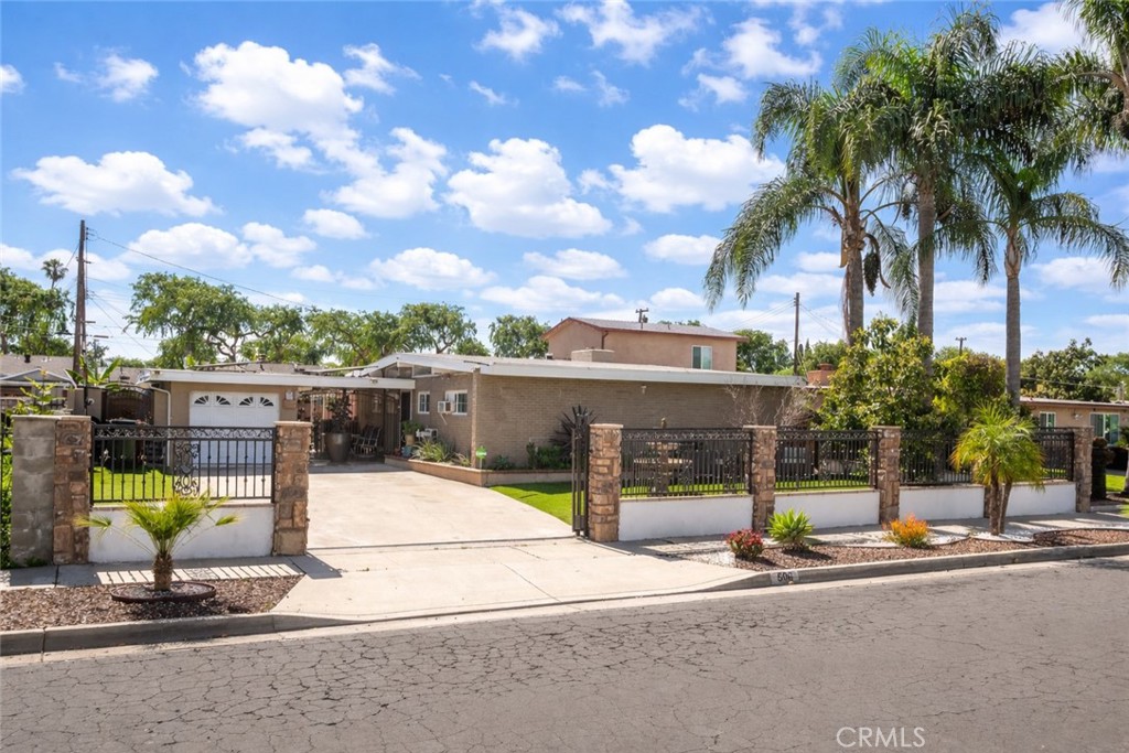 506 W Rosslynn Property Photo 2