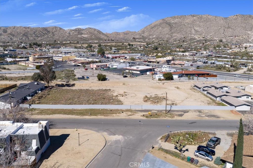 7408 Acoma Trail Property Photo 4