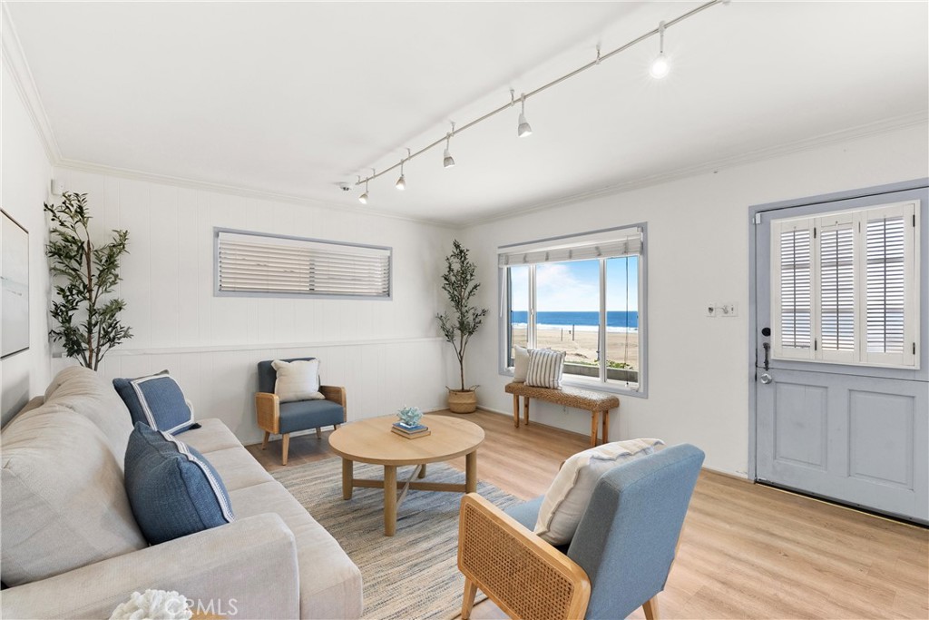 920 The Strand Property Photo 8