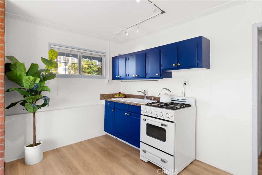 920 The Strand Property Photo 13