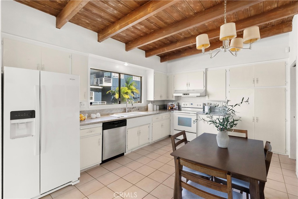 920 The Strand Property Photo 24