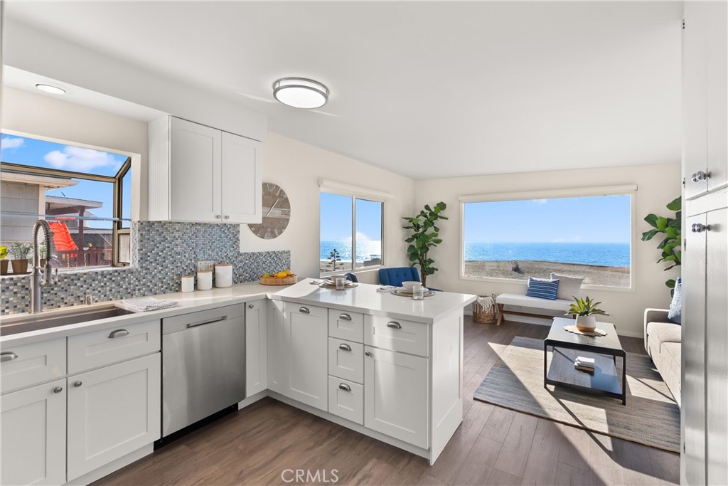 920 The Strand Property Photo 32