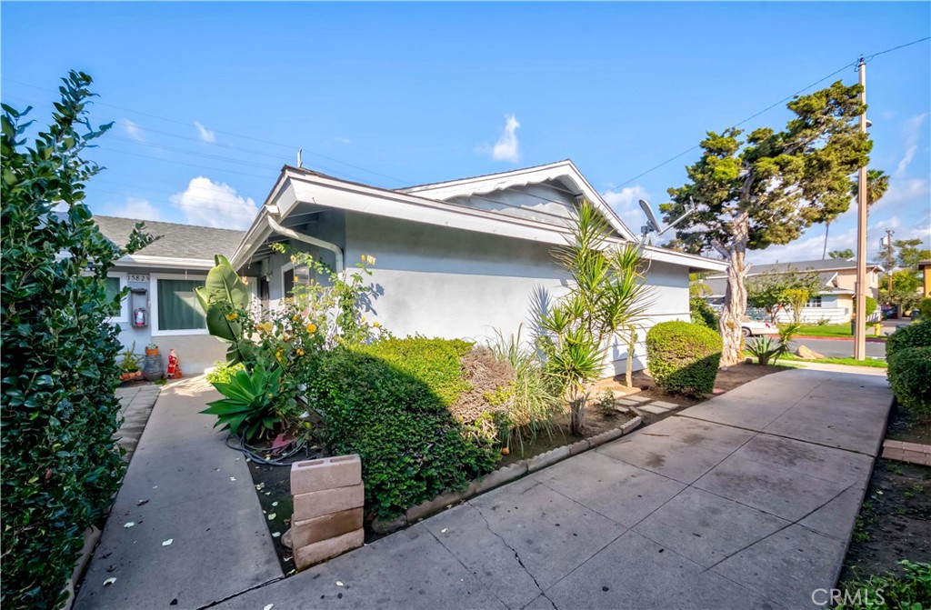 15821 S Myrtle Property Photo 4