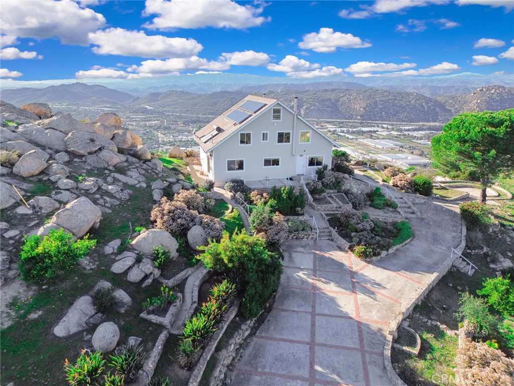 6750 Rainbow Heights Road Property Photo 3