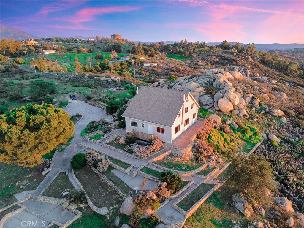 6750 Rainbow Heights Road Property Photo 4