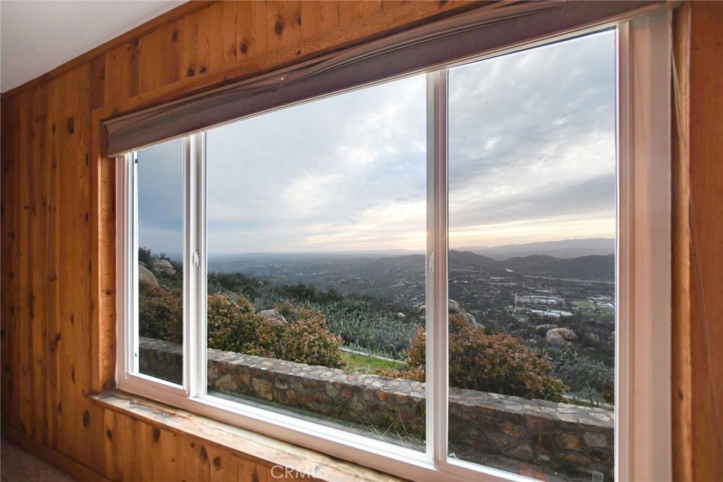 6750 Rainbow Heights Road Property Photo 9