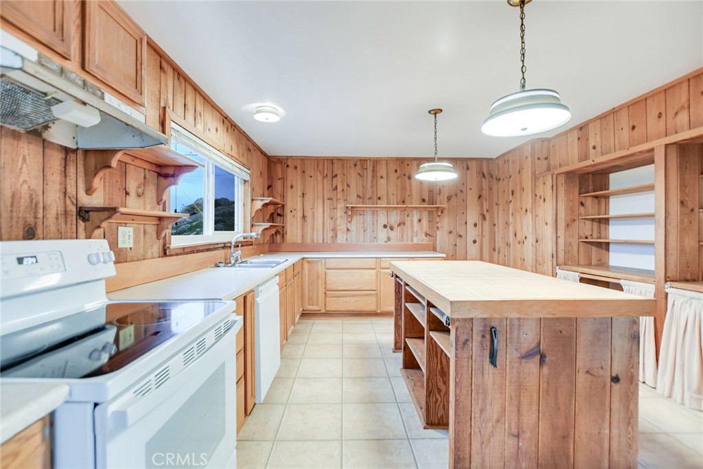 6750 Rainbow Heights Road Property Photo 18