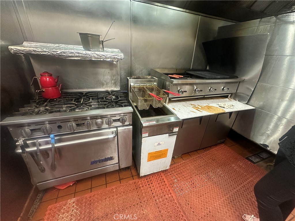 5527 Hollywood Boulevard Property Photo 6
