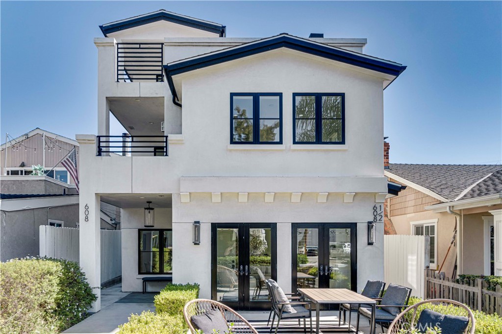 608 Heliotrope Property Photo 1