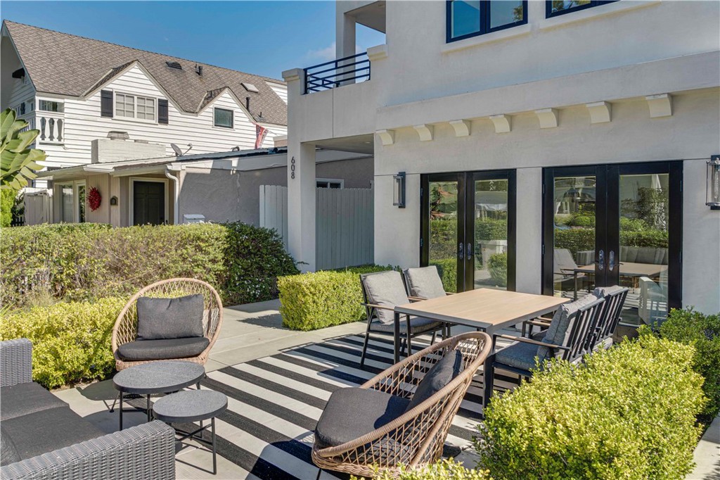 608 Heliotrope Property Photo 4