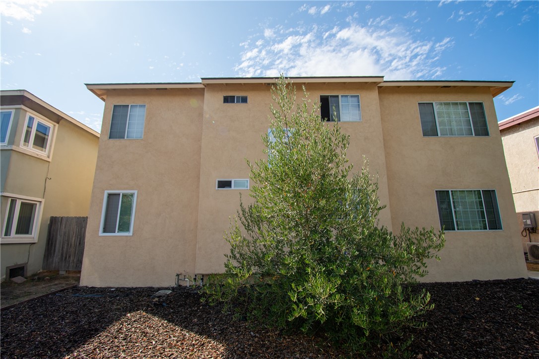 906 E Imperial Property Photo 1