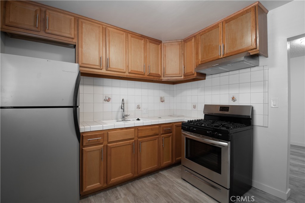 906 E Imperial Property Photo 4