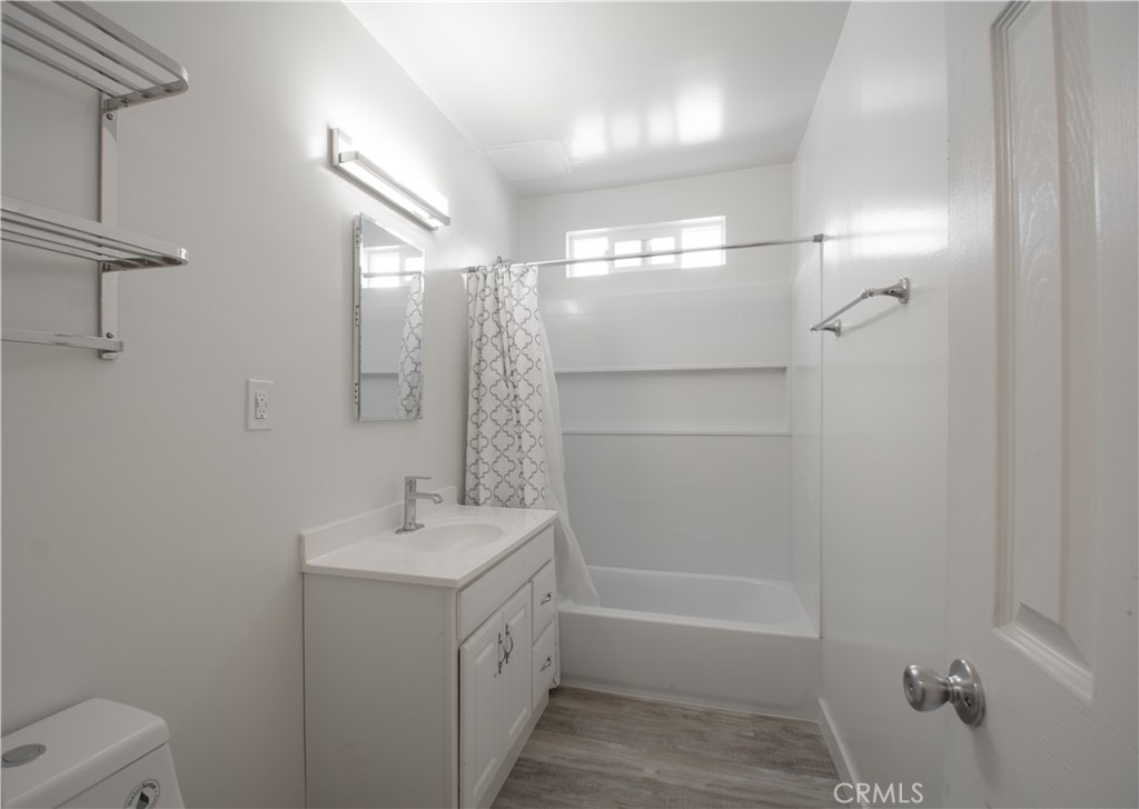 906 E Imperial Property Photo 7