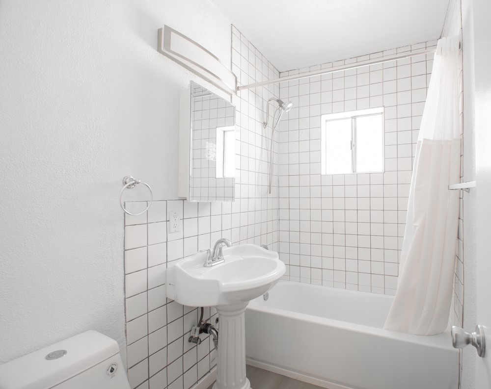 906 E Imperial Property Photo 13