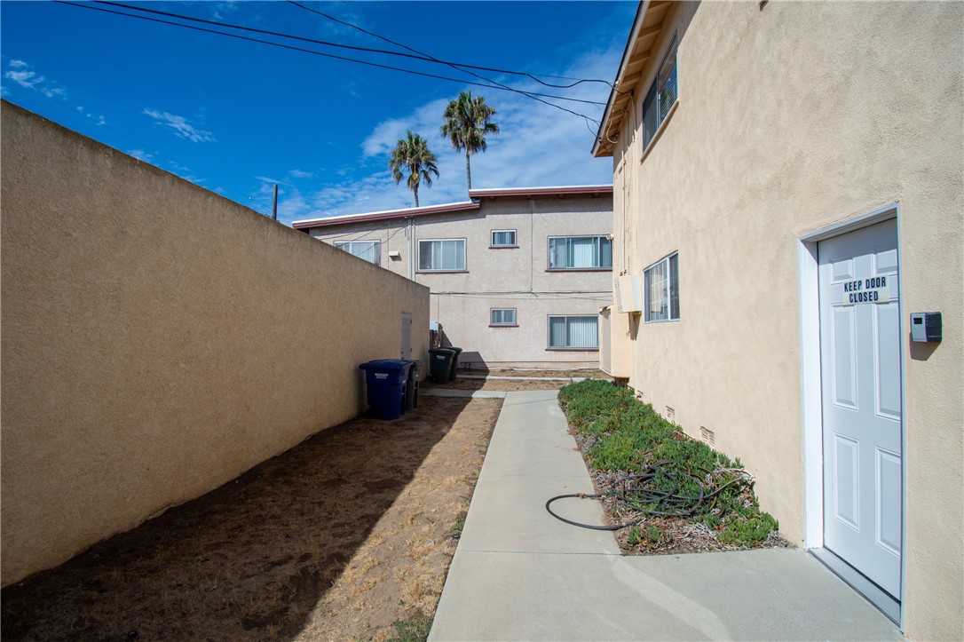 906 E Imperial Property Photo 18