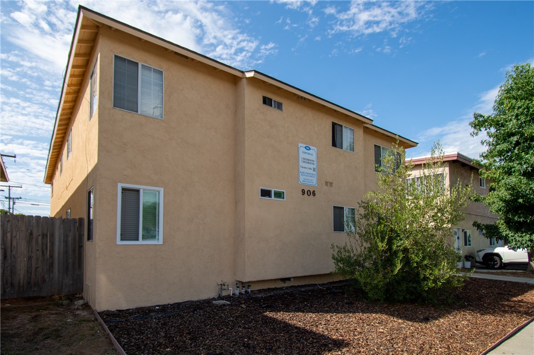 906 E Imperial Property Photo 19