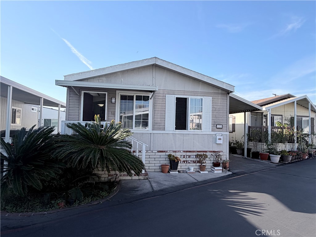 13181 222 Lampson Property Photo 1