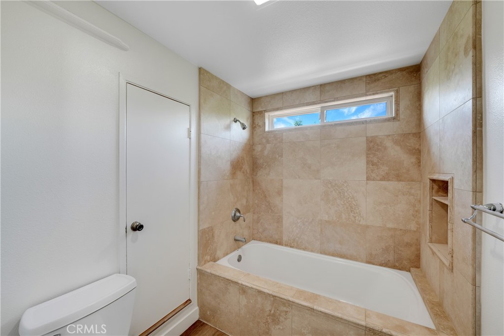 14 Yorktown Property Photo 28