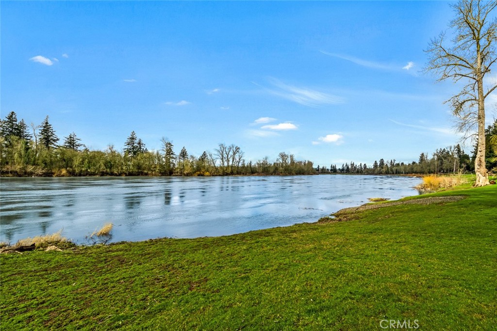 3925 Rivercrest Drive N Property Photo 4