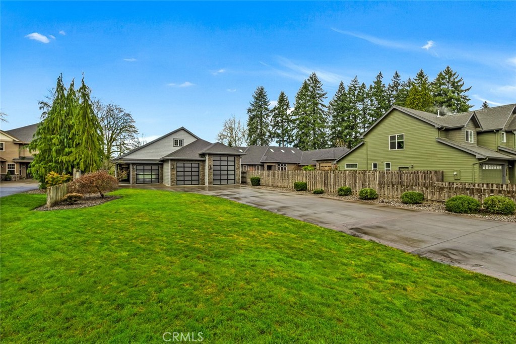 3925 Rivercrest Drive N Property Photo 6